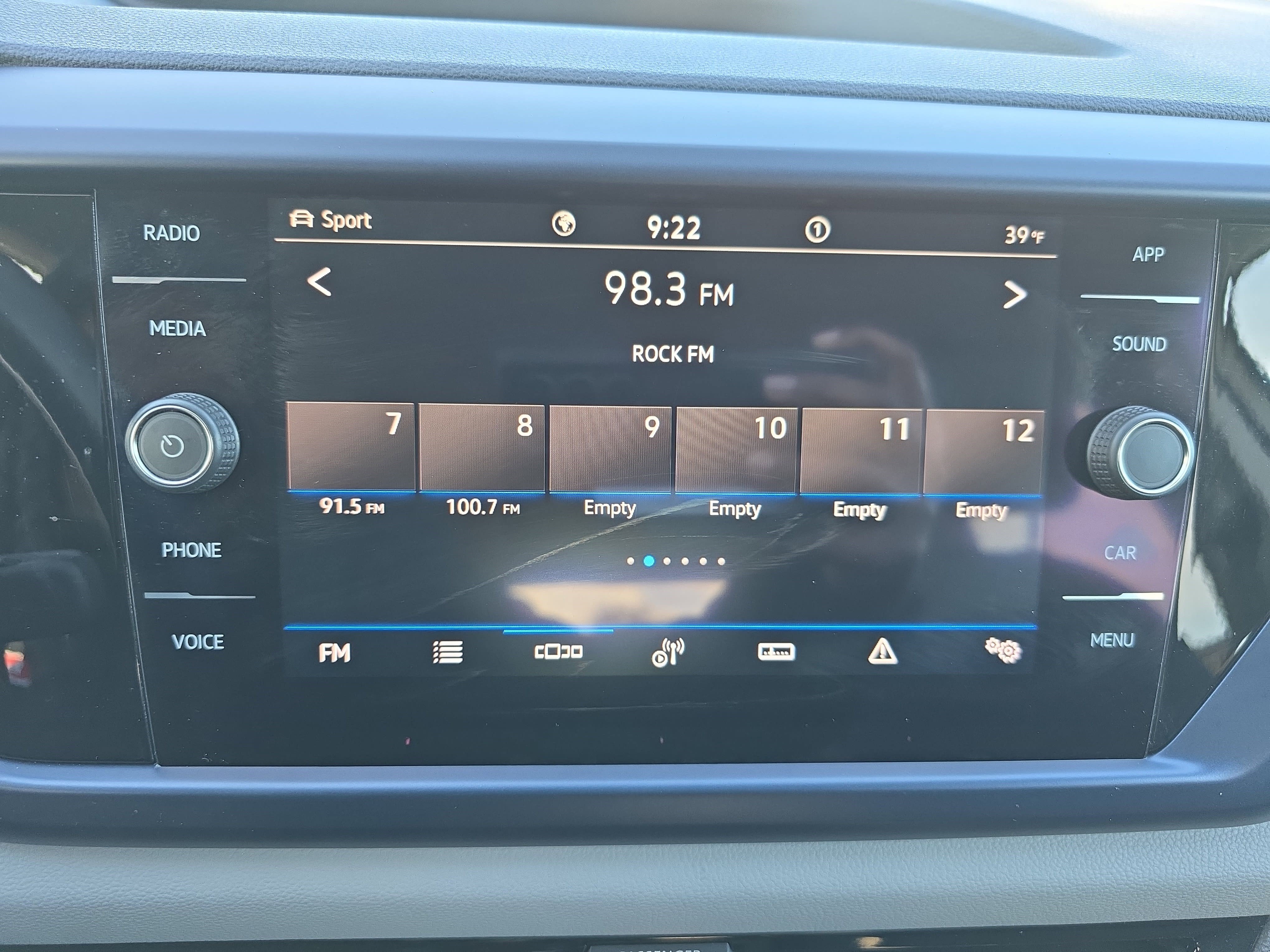 Used 2022 Volkswagen Taos SE image 21