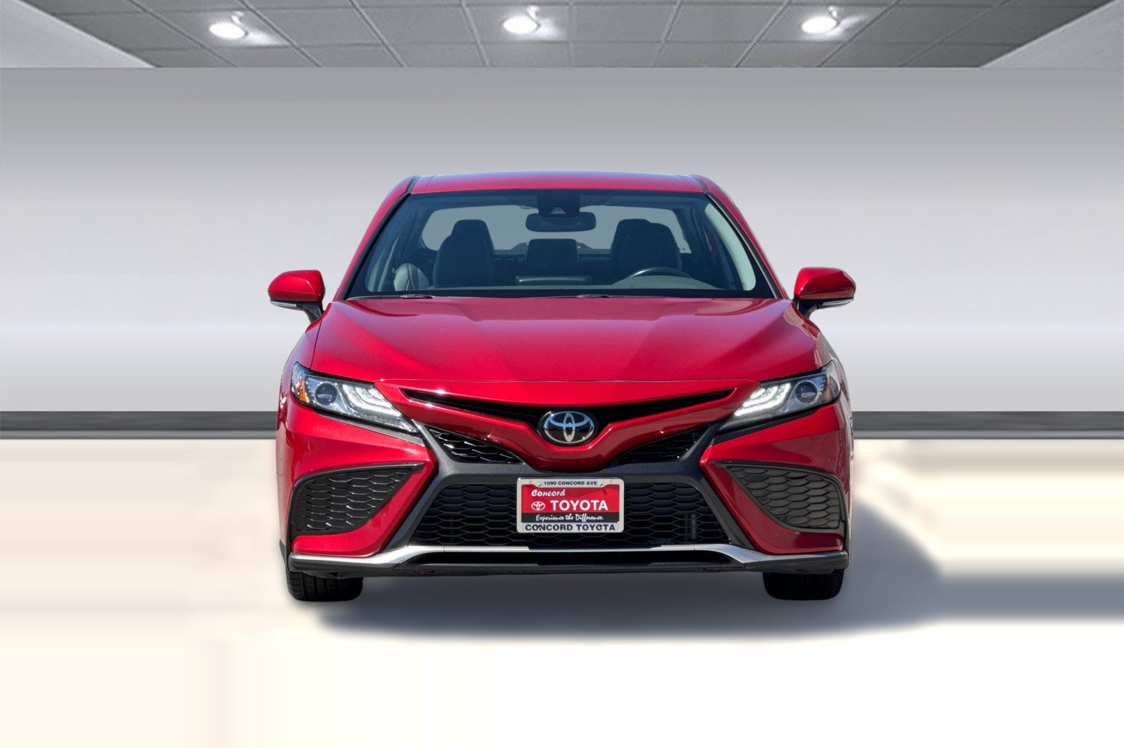 Used 2023 Toyota Camry XSE FWD image 5