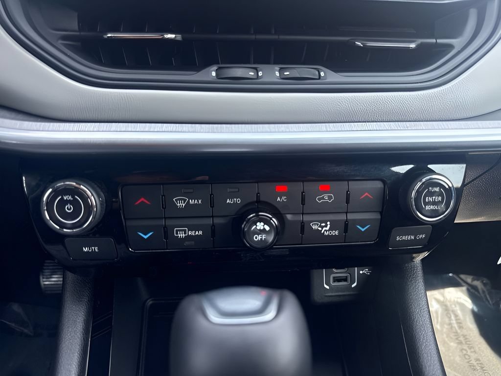 Used 2025 Jeep Compass Limited w/ Elite Group AWD/4WD image 18