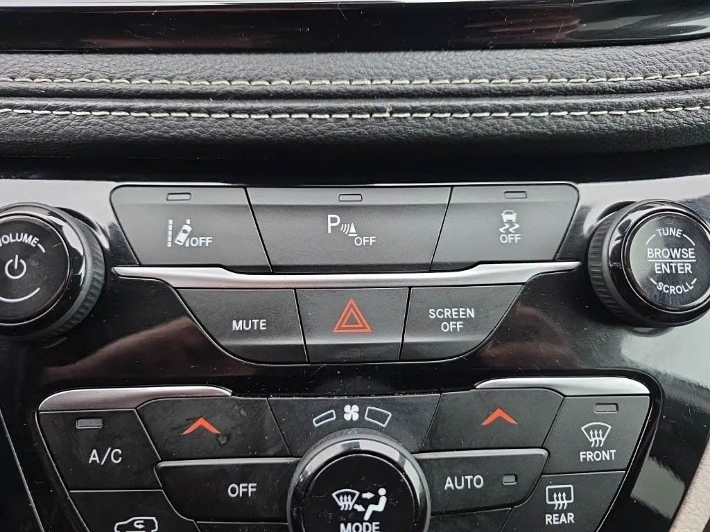 Used 2024 Chrysler Pacifica Select FWD image 29