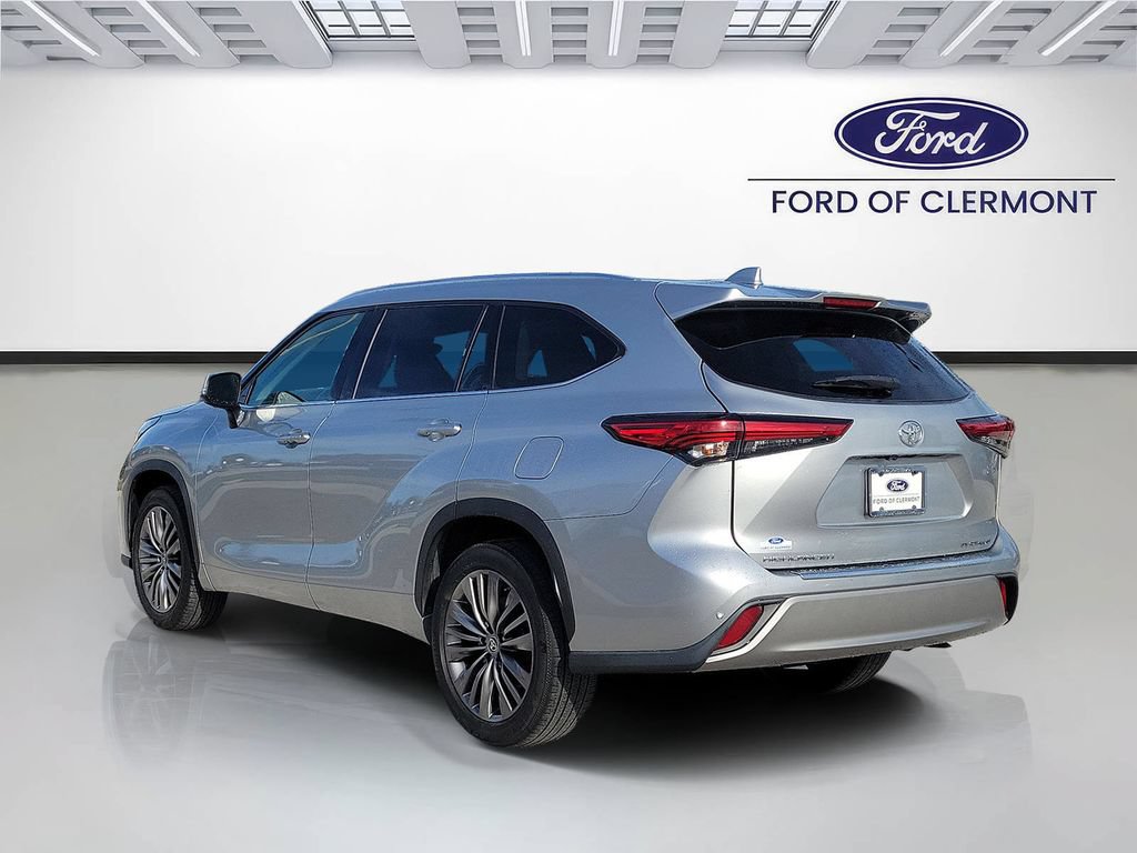 Used 2021 Toyota Highlander Platinum FWD image 3