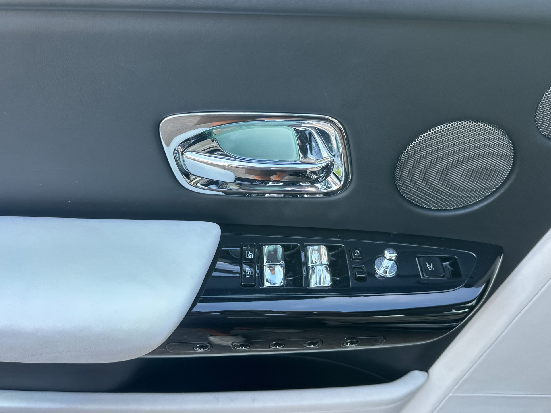 Certified 2018 Rolls-Royce Phantom Extended Wheelbase RWD image 12
