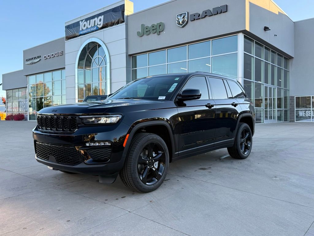 New 2025 Jeep Grand Cherokee Limited w/ Black Appearance Package