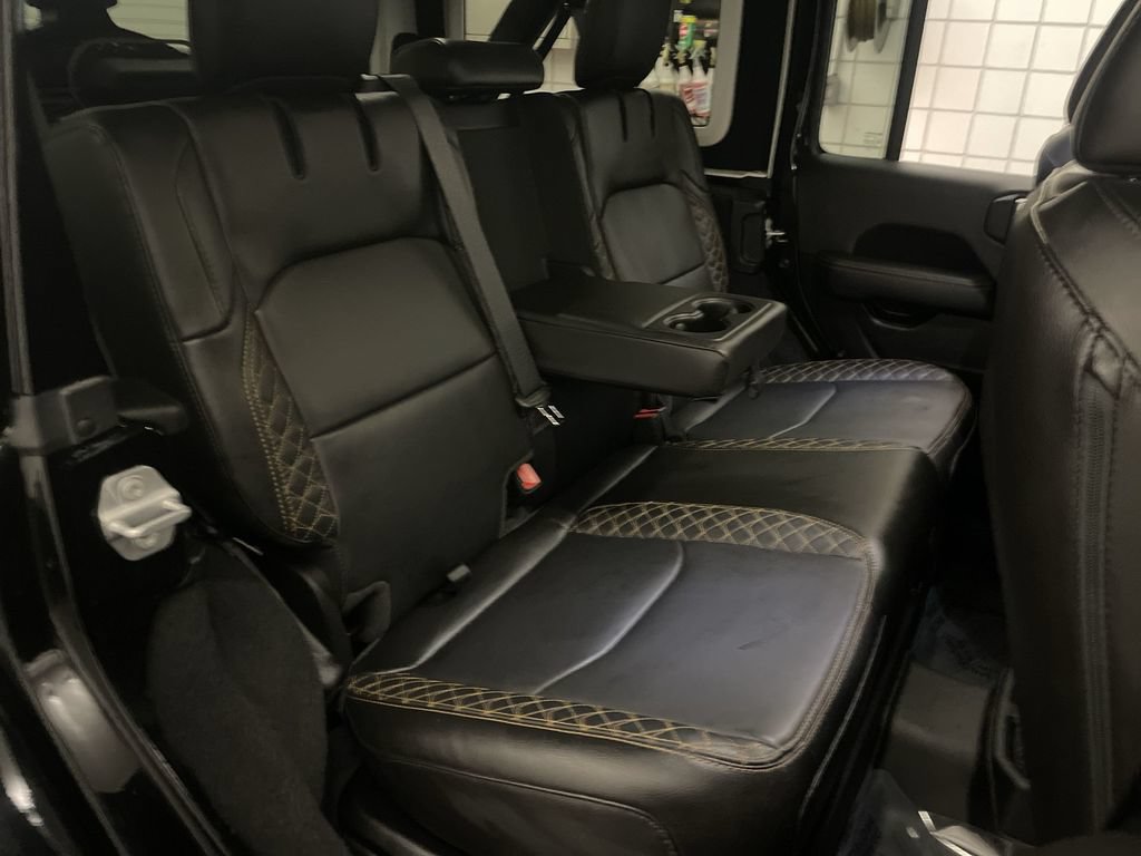 Used 2023 Jeep Wrangler Unlimited Sahara AWD/4WD image 20