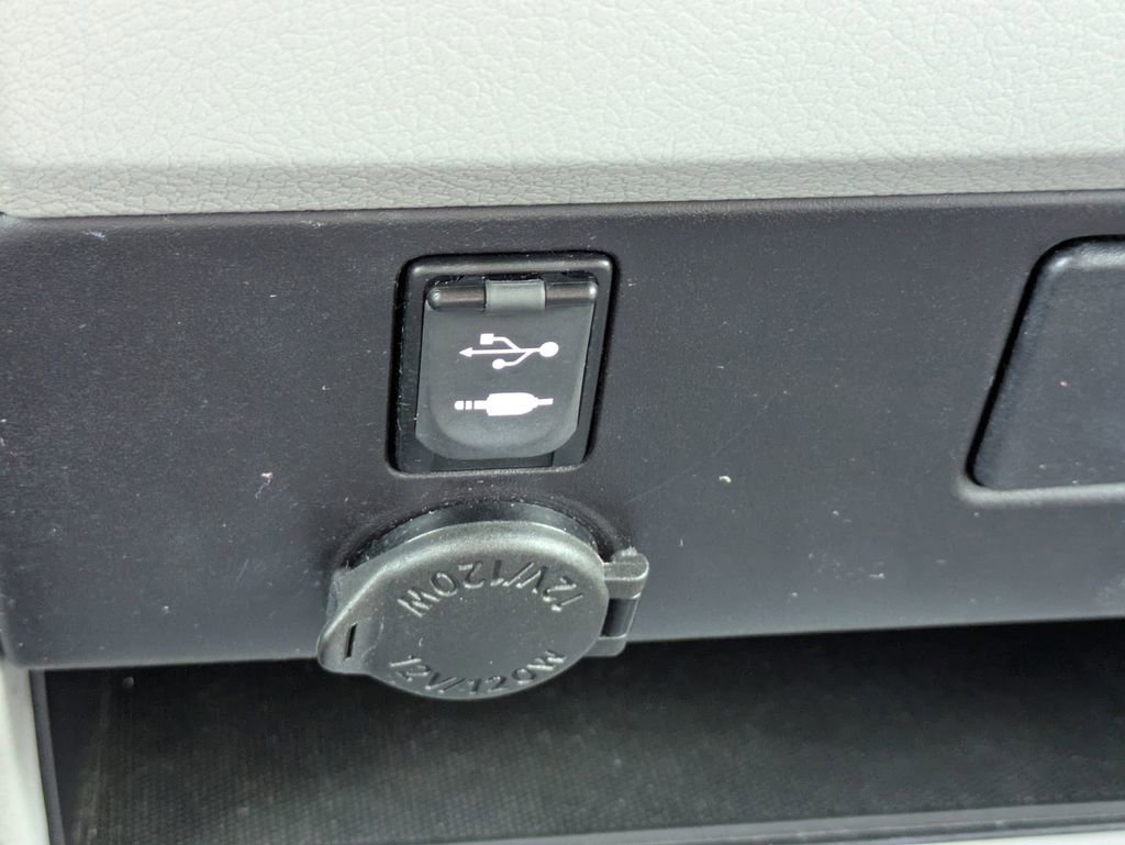 Used 2016 Toyota Sienna LE image 24