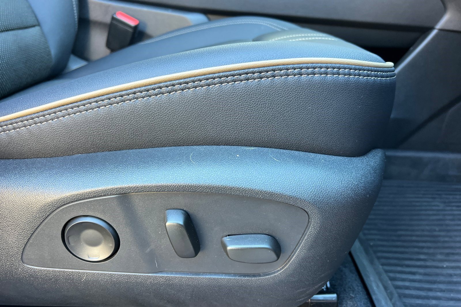 Certified 2025 Chevrolet Traverse High Country w/ LPO, Floor Liner Package image 27