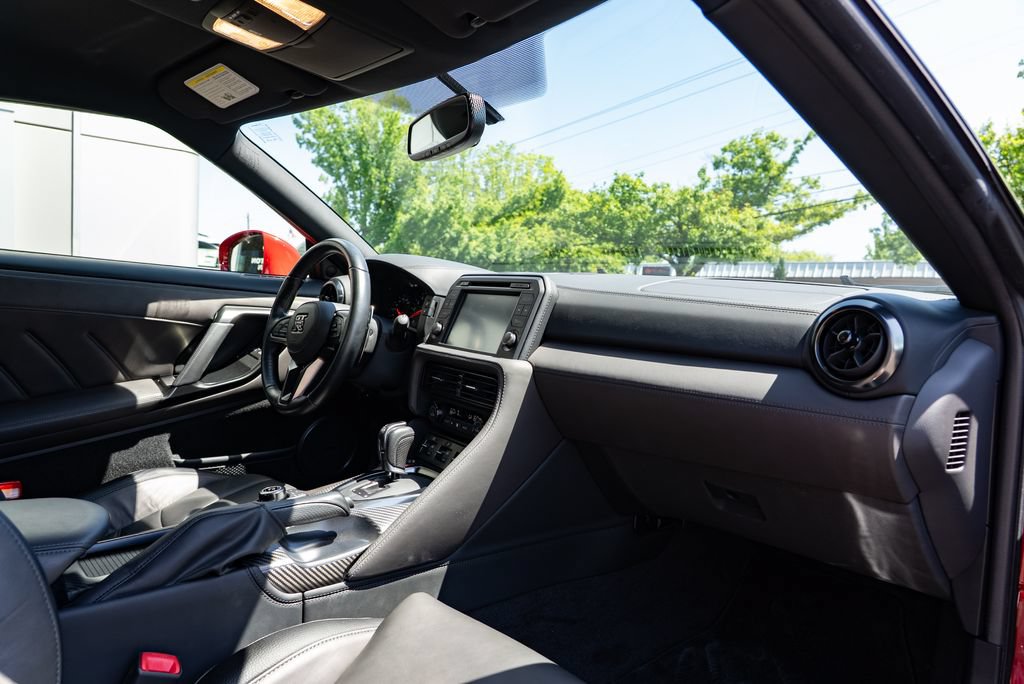 Used 2020 Nissan GT-R Premium w/ Premium Interior Package AWD/4WD image 24