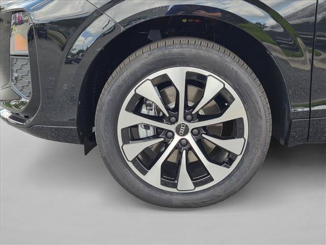 New 2026 Audi Q3 quattro 2.0T w/ Driver Assistance Package AWD/4WD image 9