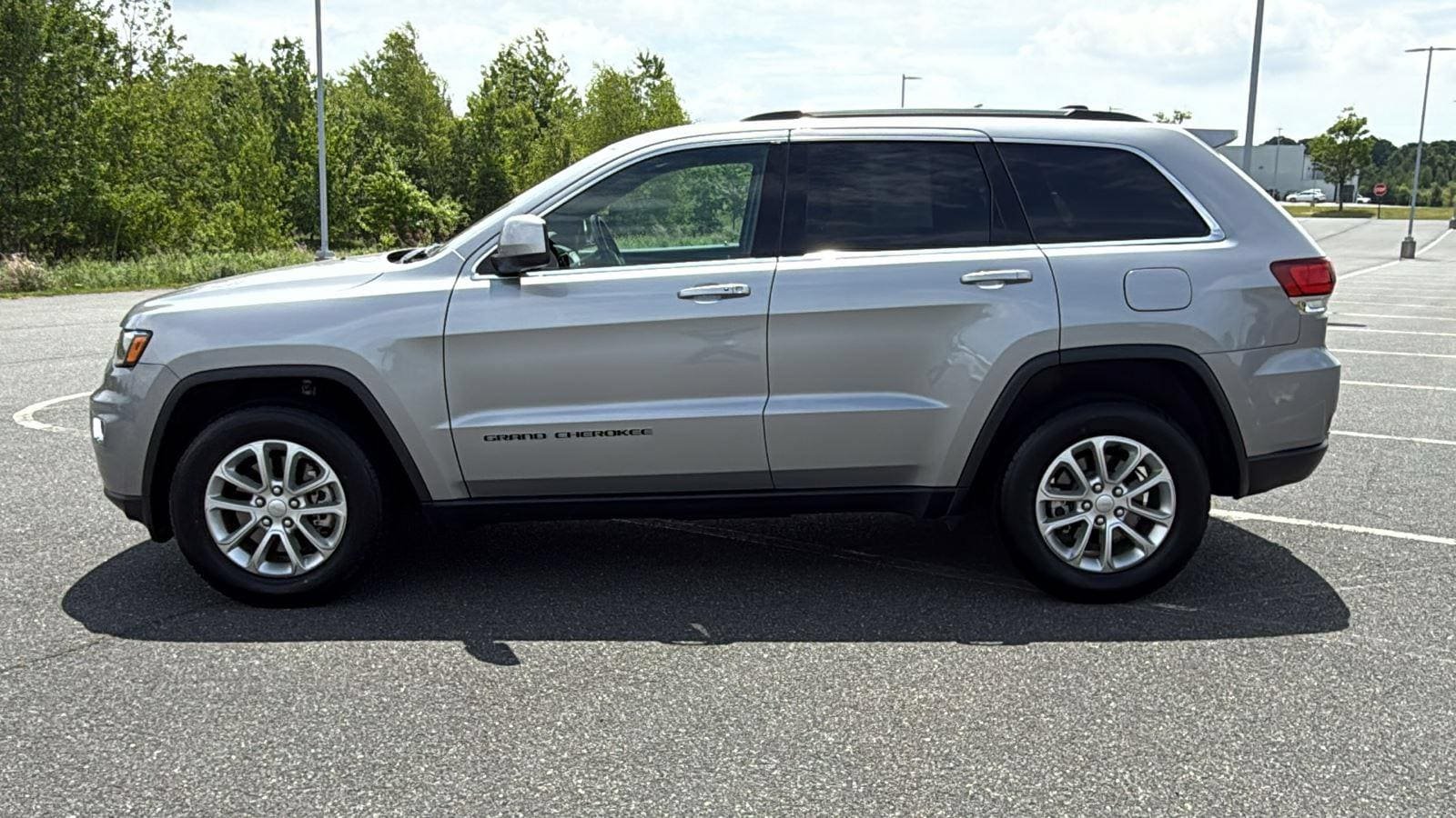 Used 2021 Jeep Grand Cherokee Laredo X AWD/4WD image 12