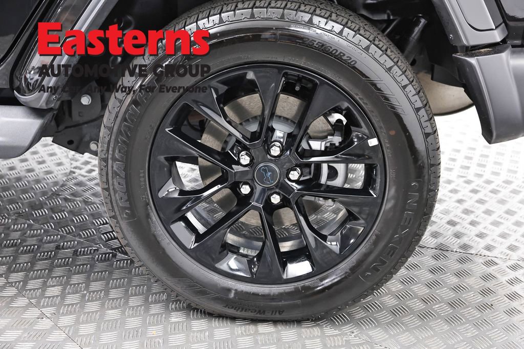 Used 2025 Jeep Wrangler Unlimited Sahara AWD/4WD image 30