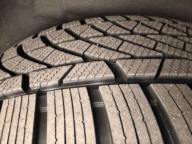 Used 2020 Ford Expedition XLT w/ Equipment Group 202A AWD/4WD image 16