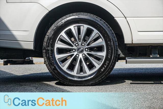 Used 2016 Lincoln Navigator Select image 16