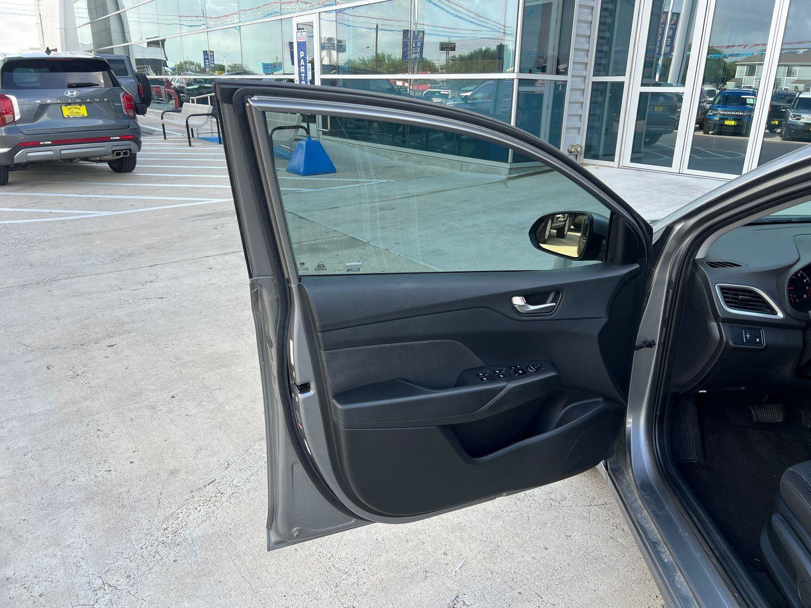 Used 2022 Hyundai Accent SE FWD image 10