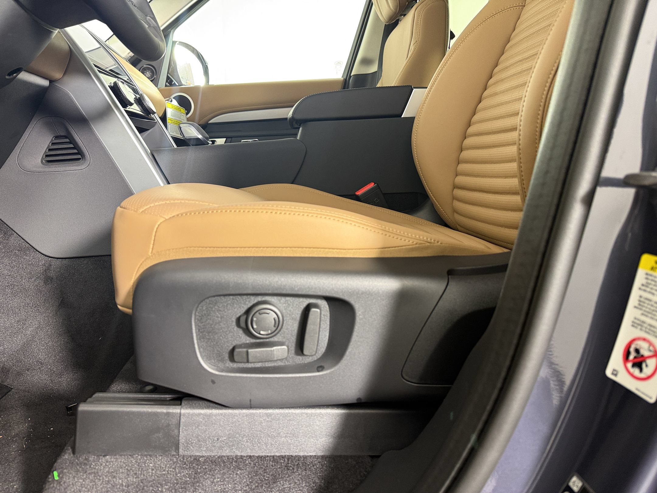 New 2026 Land Rover Discovery Limited Edition AWD/4WD image 5