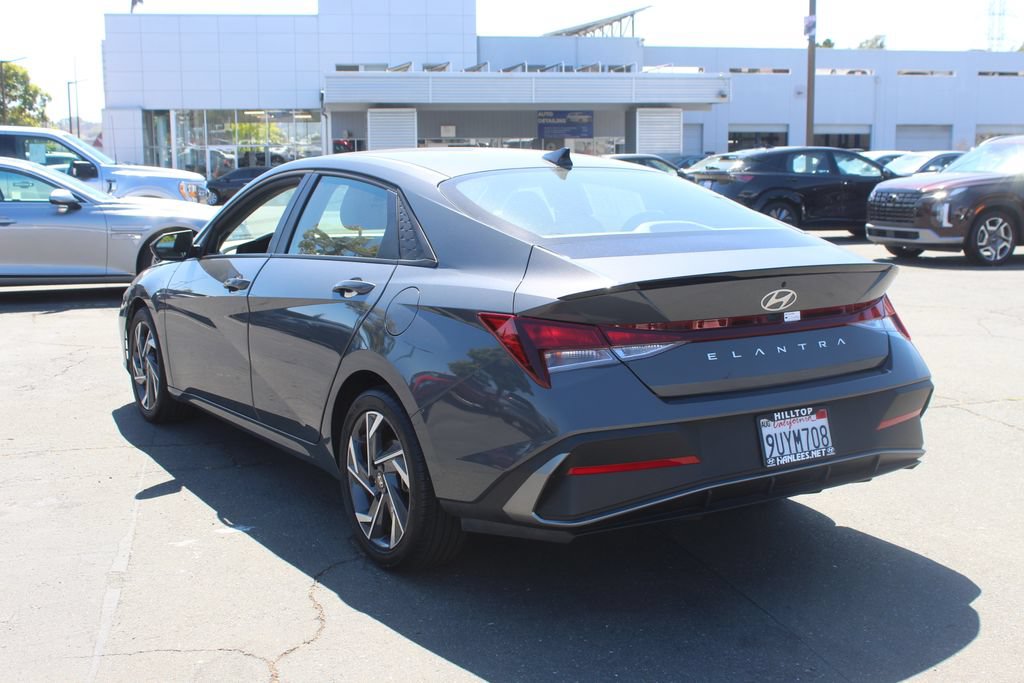 Used 2025 Hyundai Elantra Sport FWD image 9