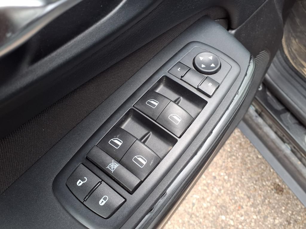 Used 2016 Jeep Cherokee Sport w/ Cold Weather Group AWD/4WD image 14