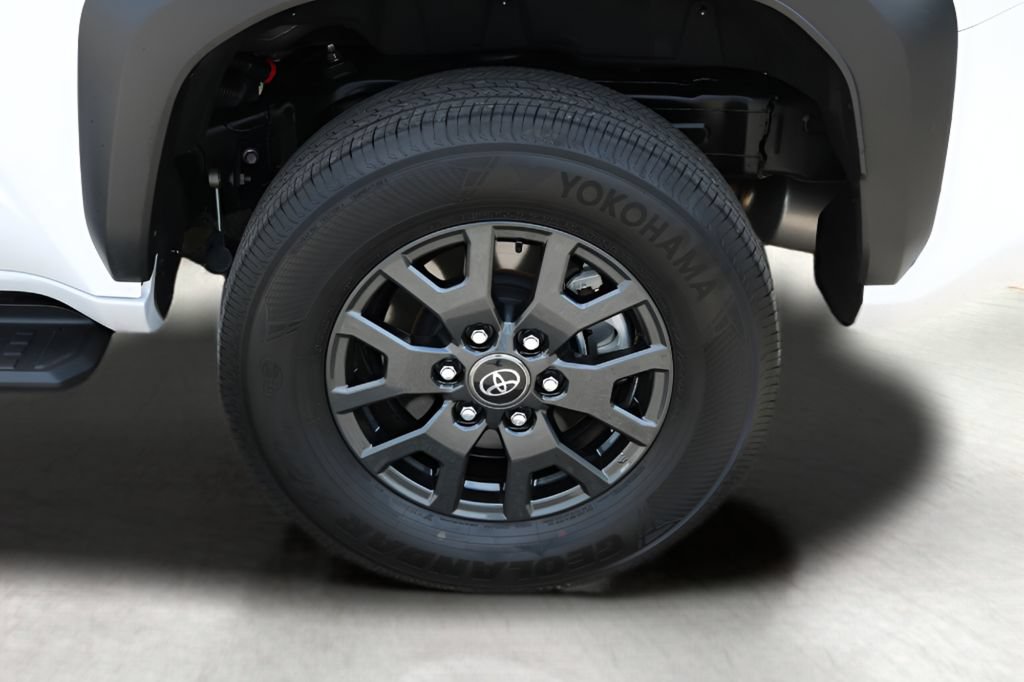 Used 2025 Toyota 4Runner SR5 AWD/4WD image 7
