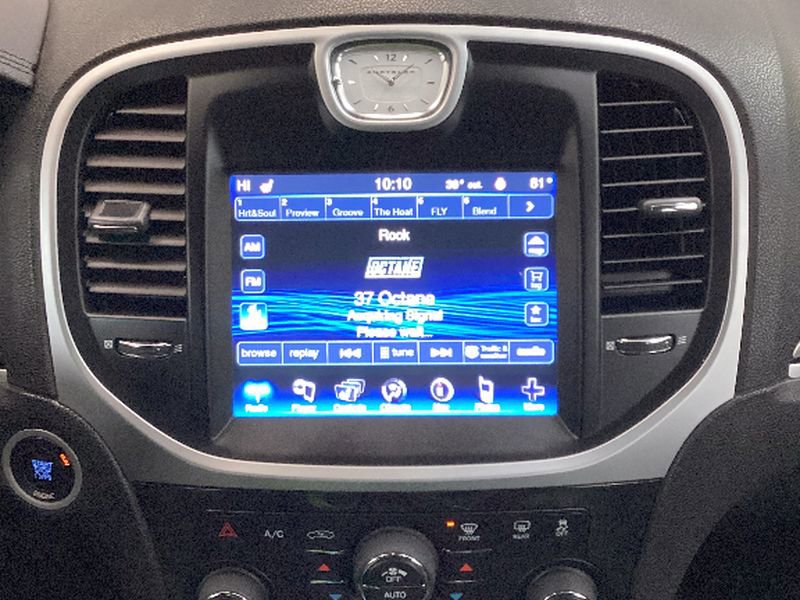 Used 2013 Chrysler 300 C w/ Light Group image 22