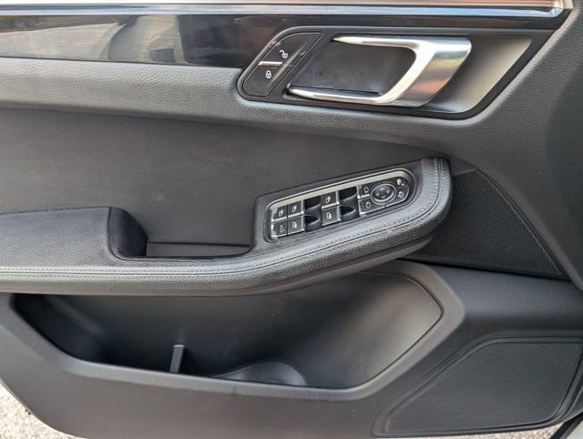 Used 2018 Porsche Macan image 35