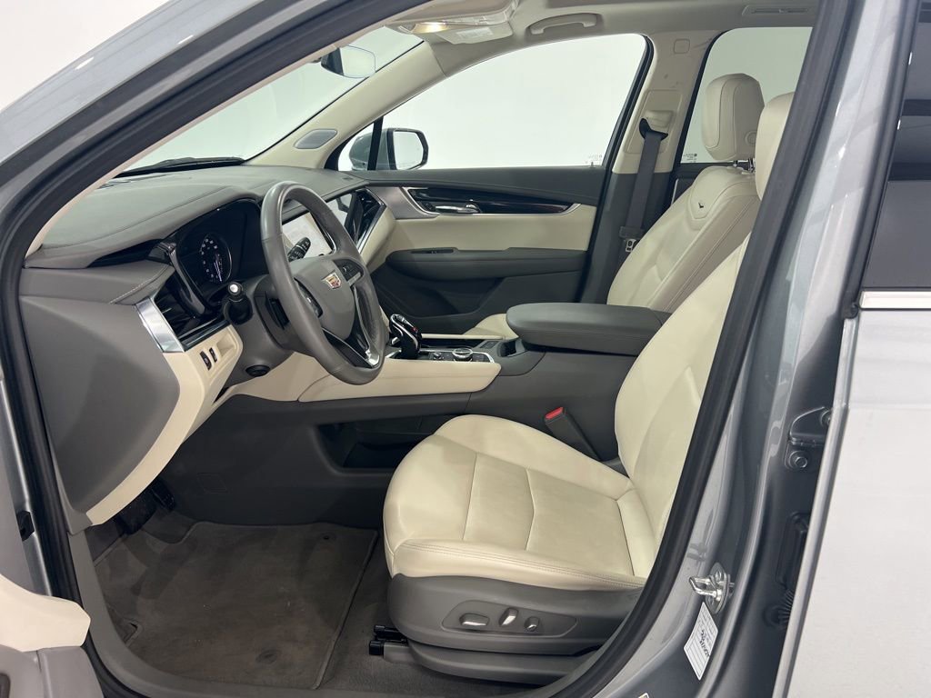 Used 2025 Cadillac XT6 Premium Luxury image 17