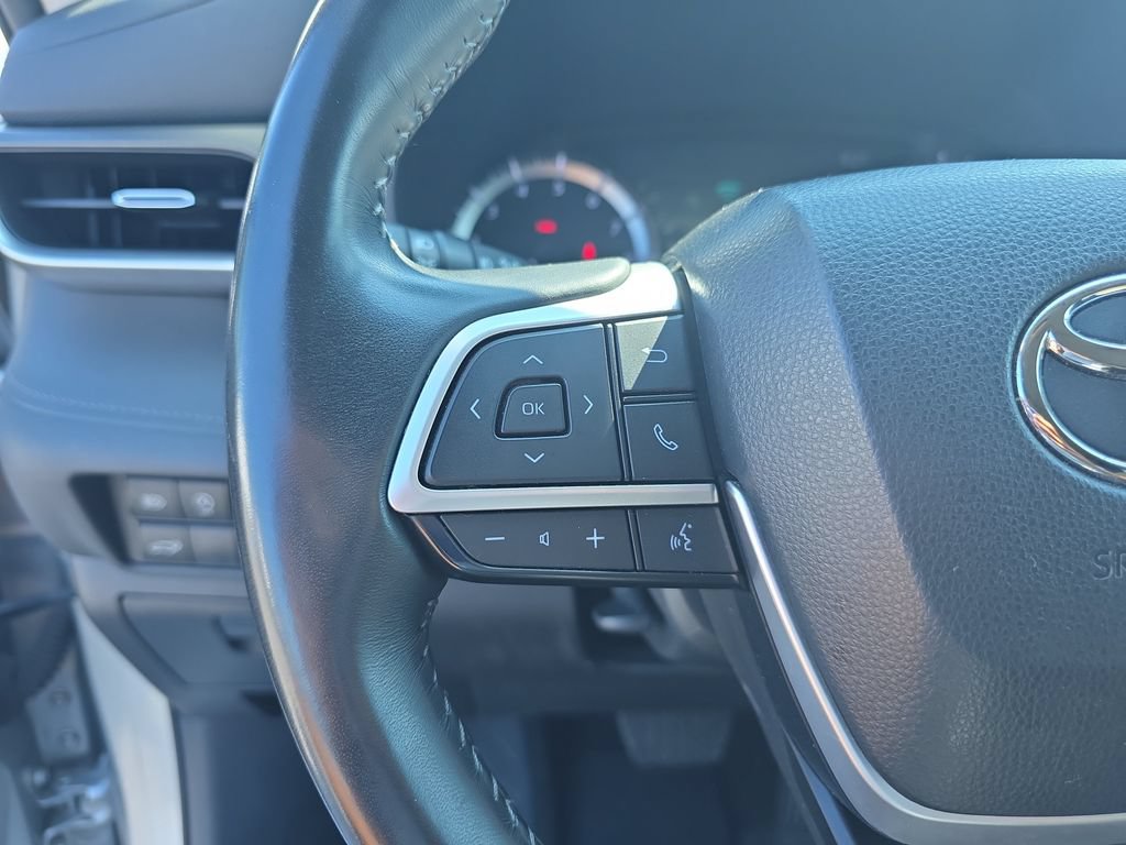 Used 2024 Toyota Highlander LE AWD/4WD image 22