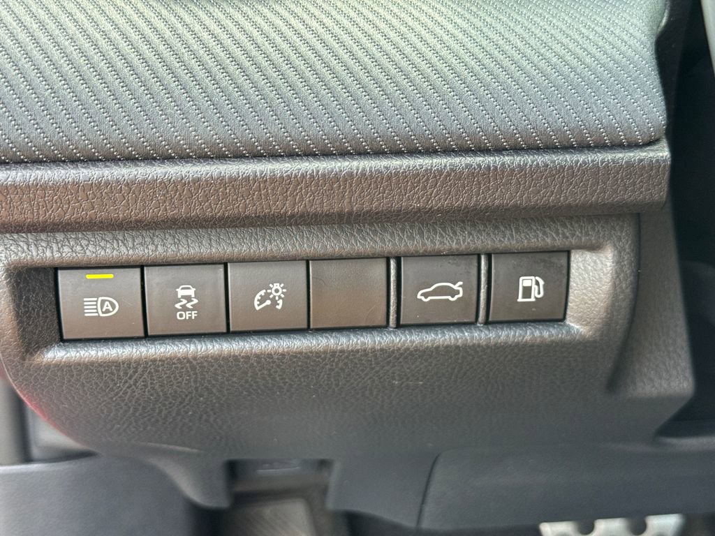 Used 2025 Toyota Camry SE image 33