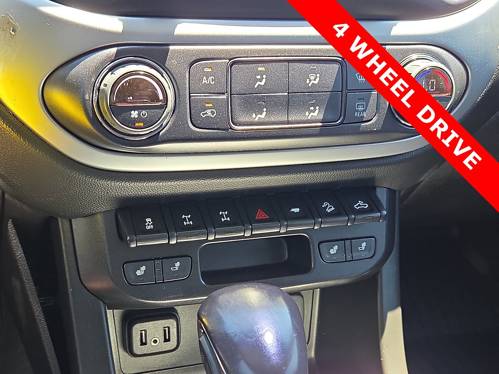 Used 2022 Chevrolet Colorado ZR2 w/ LPO, Power Package AWD/4WD image 19