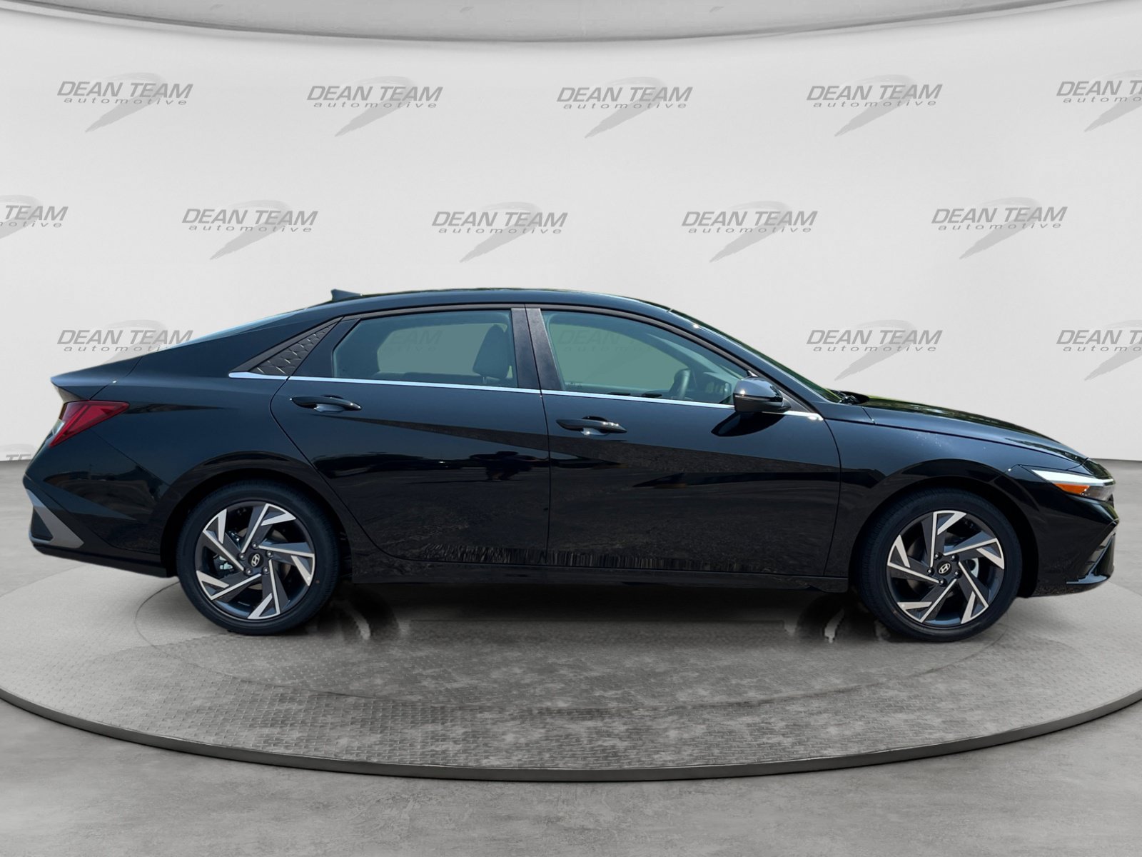 Certified 2025 Hyundai Elantra Limited FWD image 8