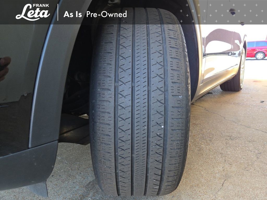 Used 2022 Porsche Cayenne w/ Premium Package image 43