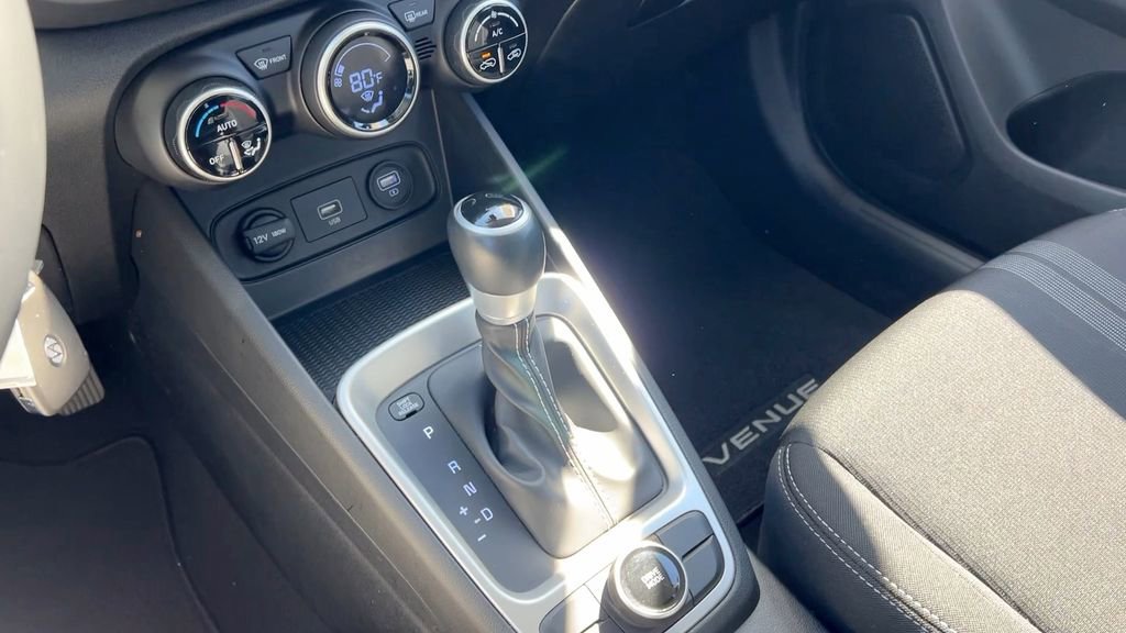 Certified 2021 Hyundai Venue SEL image 30