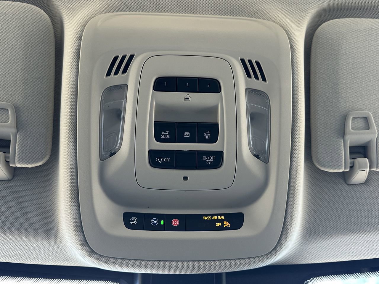 Used 2021 Buick Envision Avenir w/ Technology Package II image 17