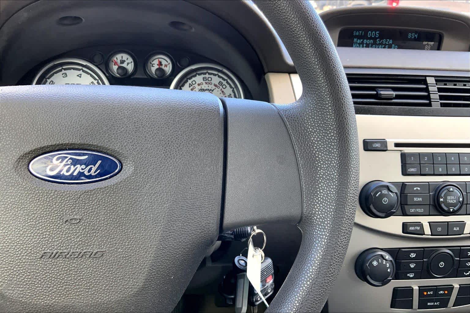 Used 2010 Ford Focus SE FWD image 23