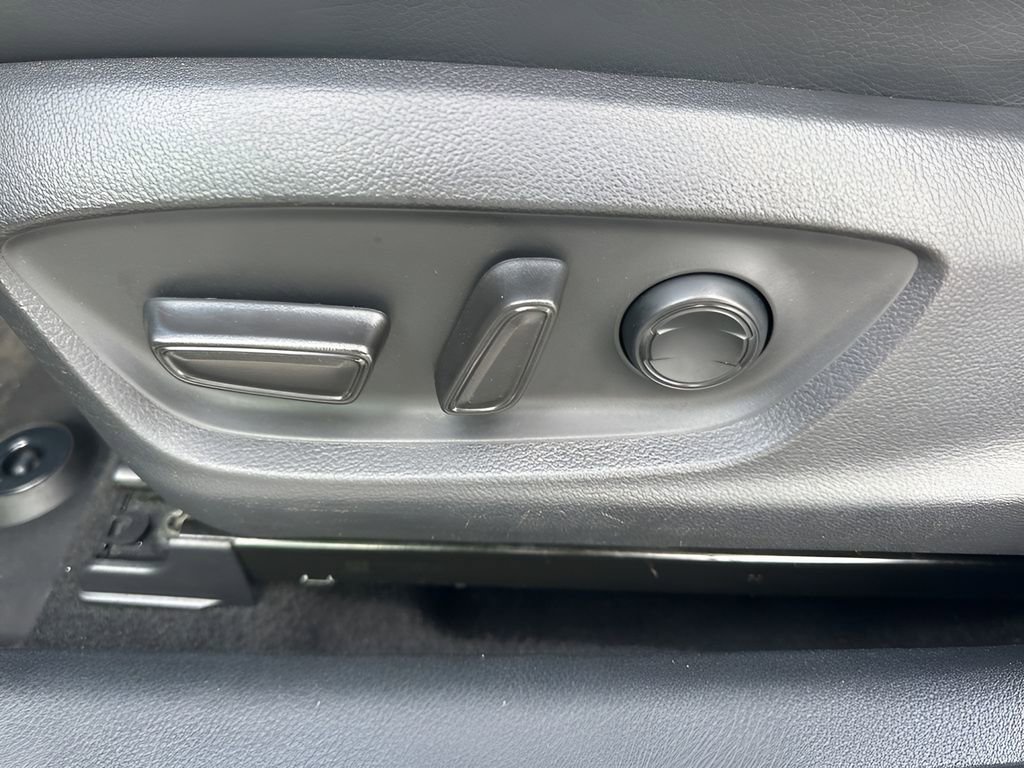 Used 2020 Toyota Camry SE image 10