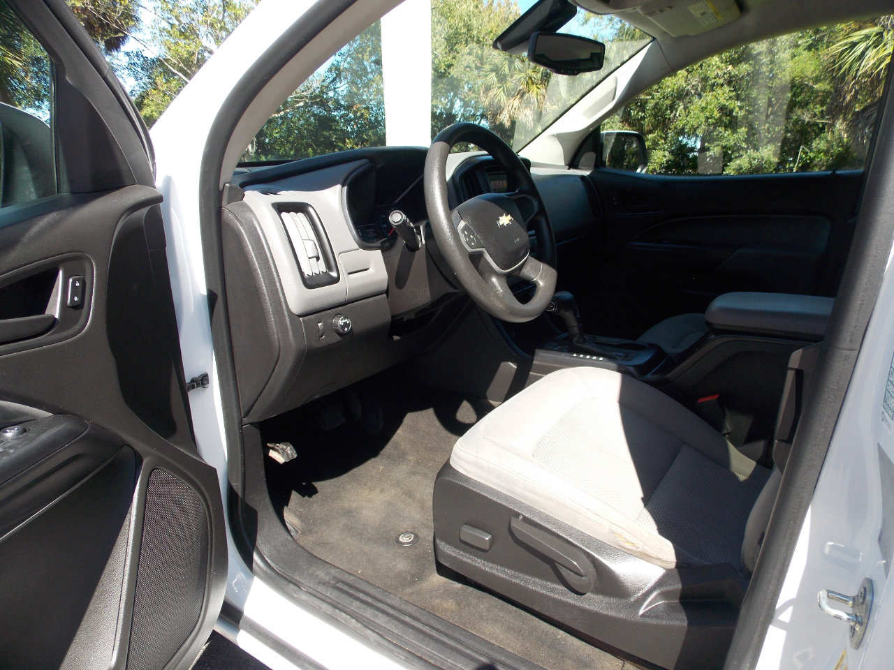 Used 2015 Chevrolet Colorado W/T w/ WT Convenience Package image 2