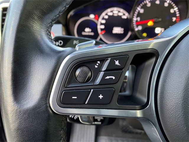 Used 2022 Porsche Cayenne Platinum Edition image 19