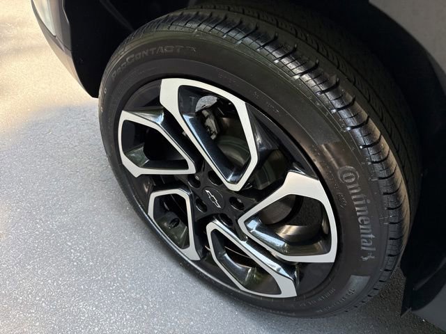Used 2025 Chevrolet Trax RS w/ Sunroof Package FWD image 29