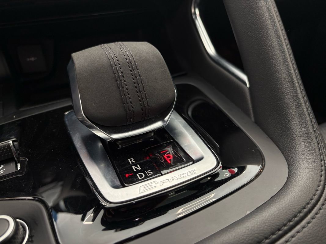 Used 2022 Jaguar E-PACE SE image 27