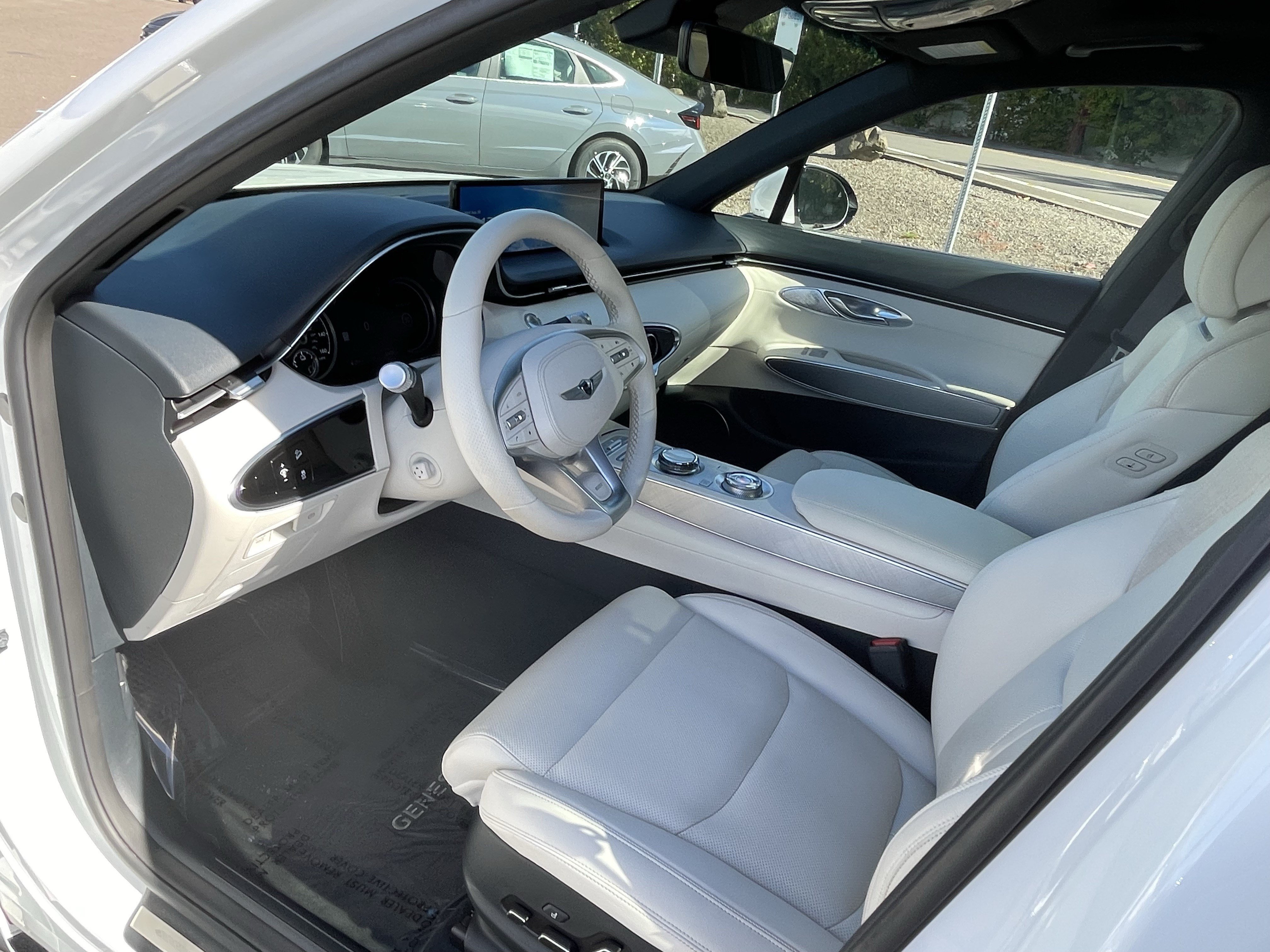 Used 2025 Genesis Electrified GV70 AWD/4WD image 10
