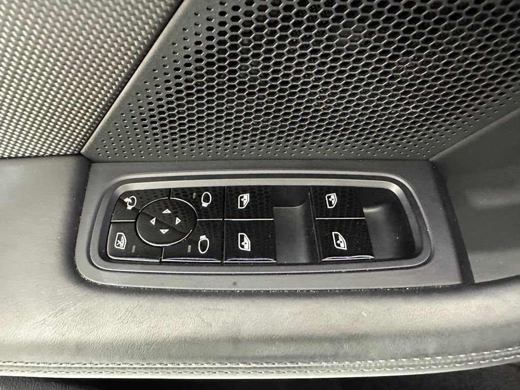 Certified 2020 Porsche Taycan Turbo S AWD/4WD image 18