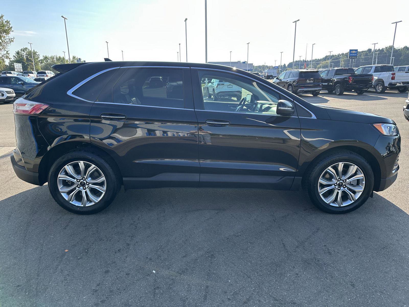 Used 2024 Ford Edge Titanium image 9