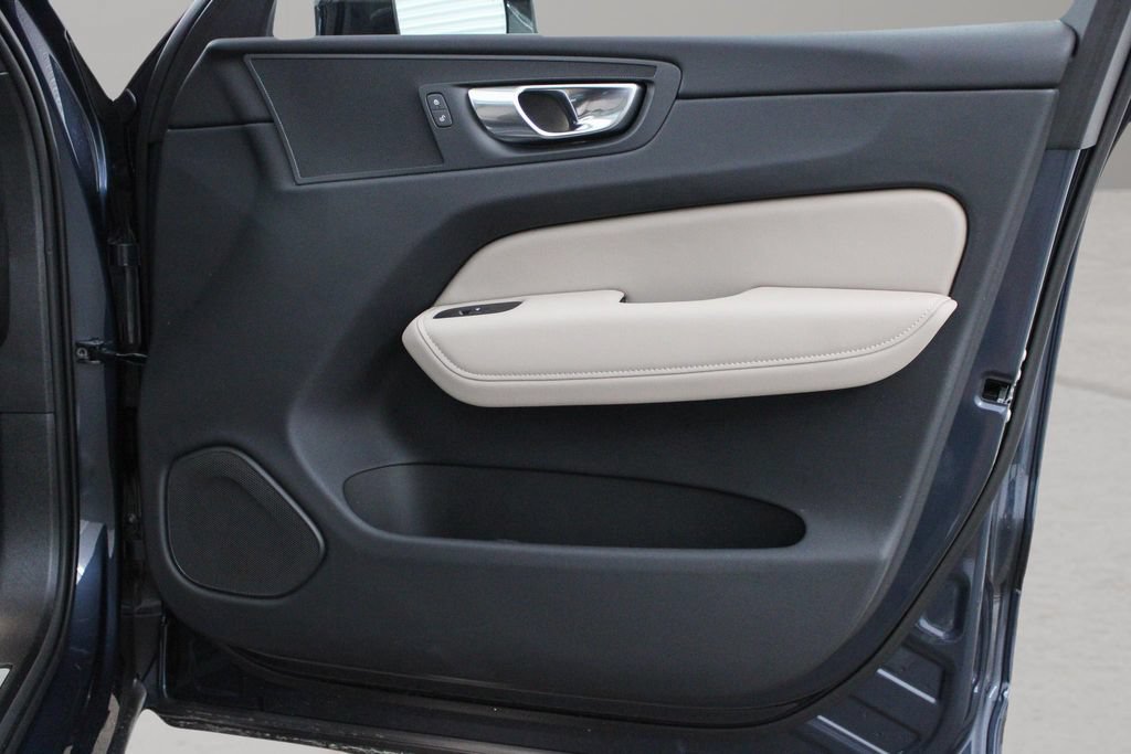New 2026 Volvo XC60 B5 Plus w/ Protection Package Premier AWD/4WD image 23