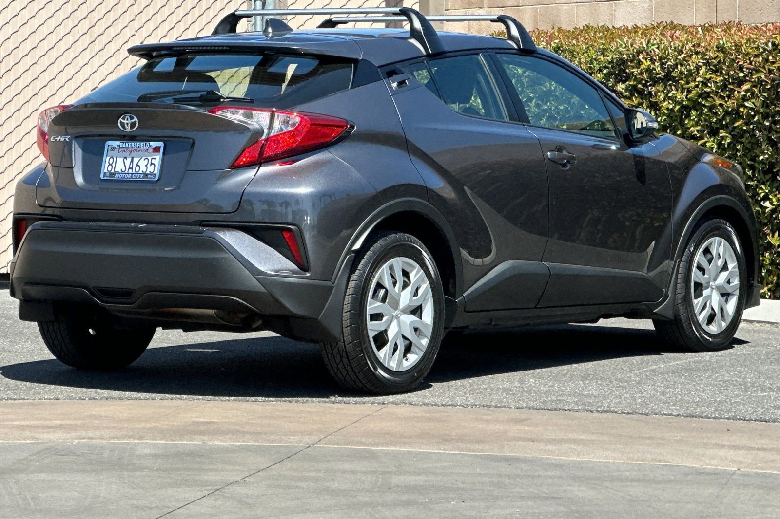 Used 2019 Toyota C-HR LE FWD image 4
