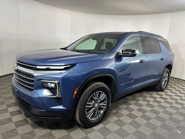 Used 2025 Chevrolet Traverse LT image 7