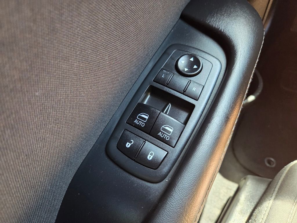 Used 2019 Dodge Challenger SXT RWD image 18