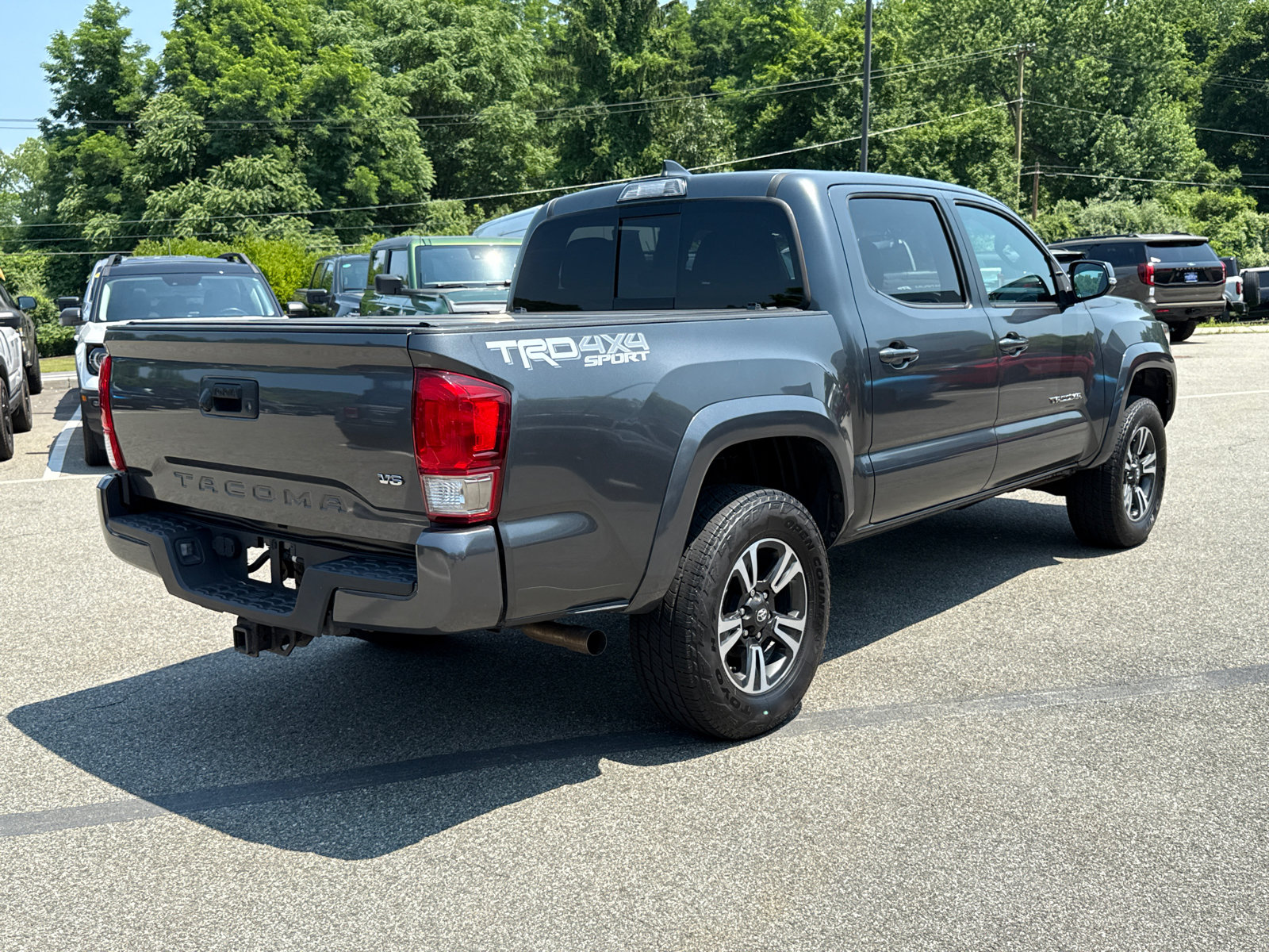 Used 2017 Toyota Tacoma TRD Sport w/ Tow Package (A/T) AWD/4WD image 4