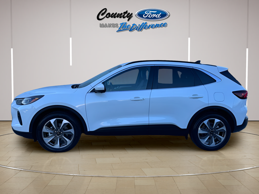 Used 2025 Ford Escape Platinum w/ Premium Technology Package FWD image 3