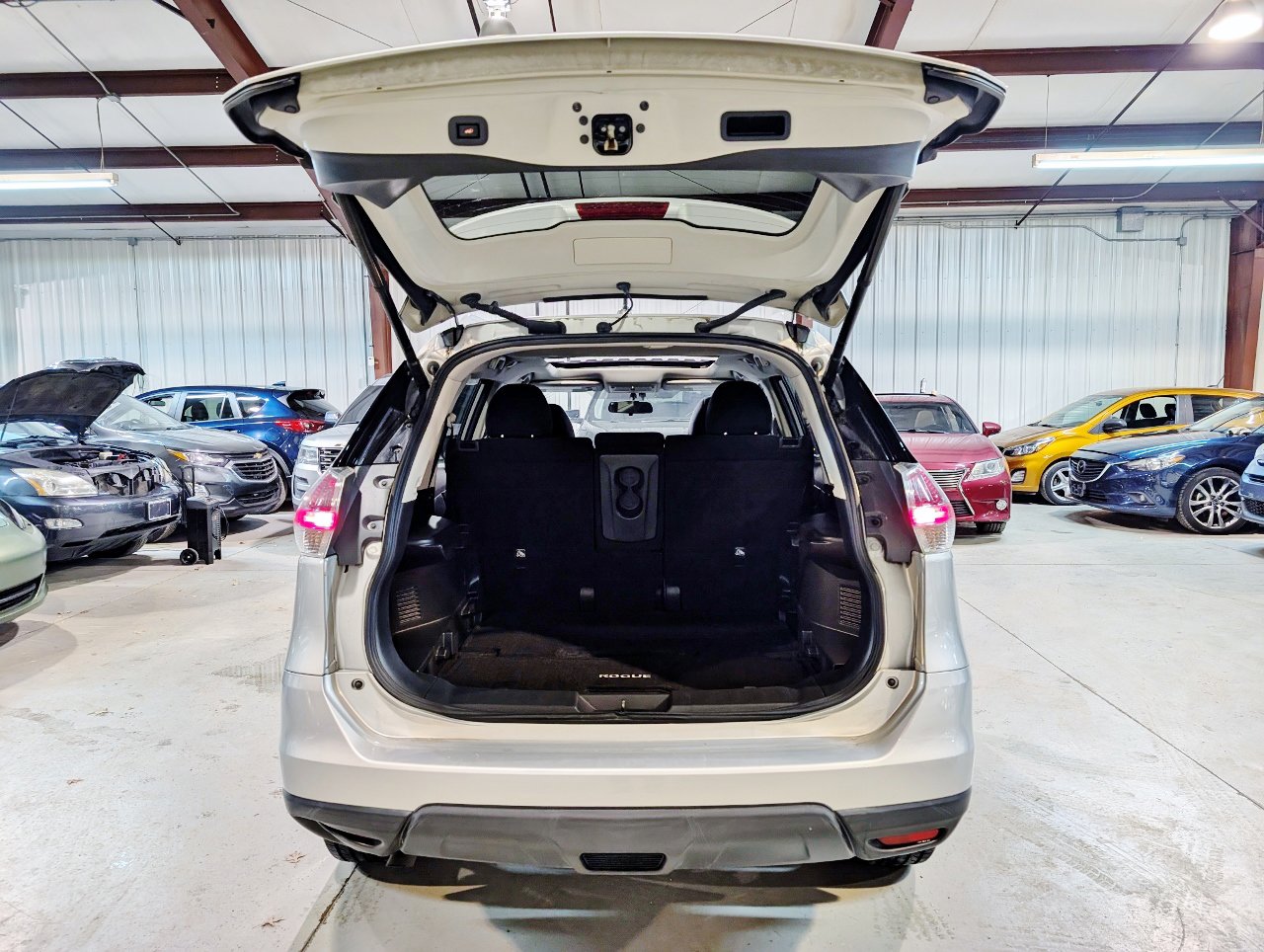 Used 2015 Nissan Rogue SV w/ SV Premium Package image 24