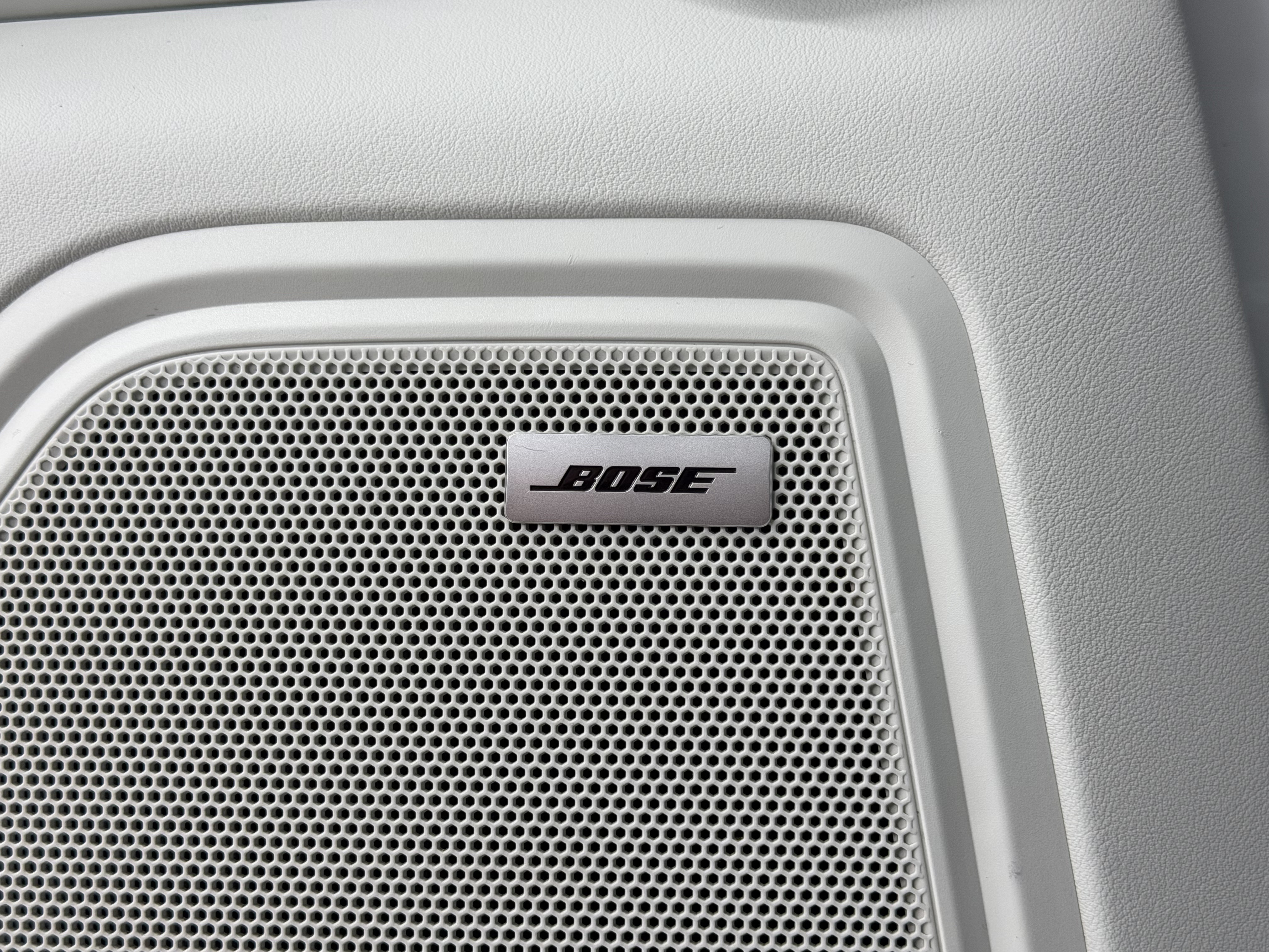 Certified 2023 Porsche Macan Turbo AWD/4WD image 31