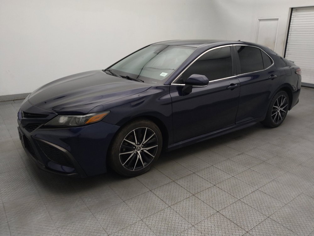 Used 2022 Toyota Camry SE FWD image 2