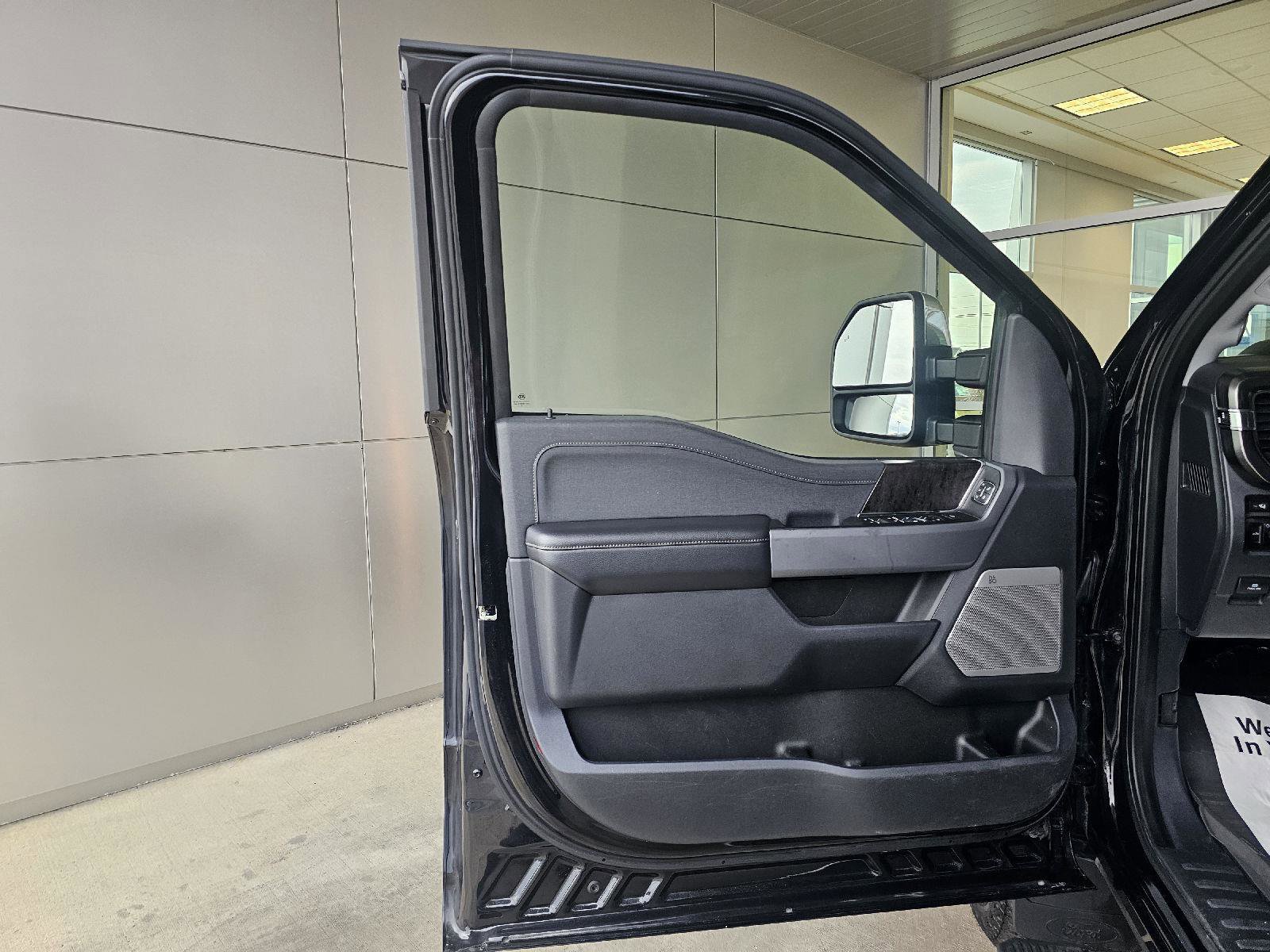 Used 2024 Ford F250 Lariat w/ Lariat Ultimate Package image 18